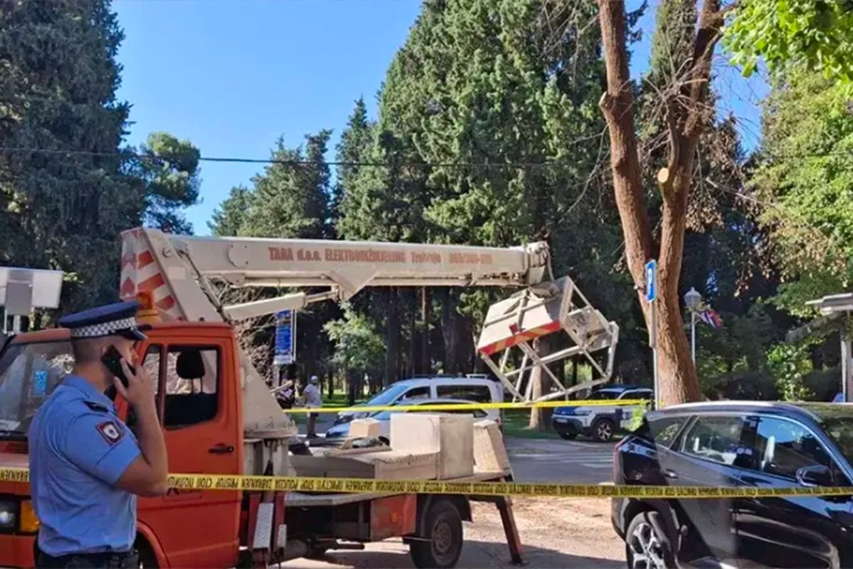 Radnici ispali iz korpe: Hitno prebačeni u bolnicu